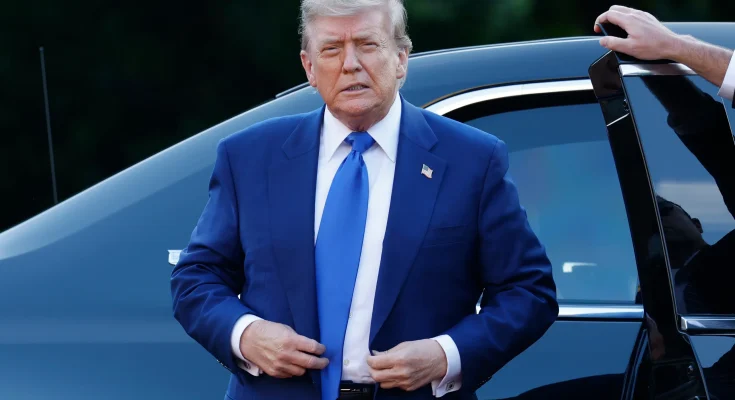 Blurry photo Donald Trump