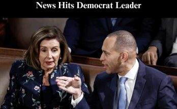 nancy Pelosi gestures while speaking with Hakeem Jeffries in House chamber